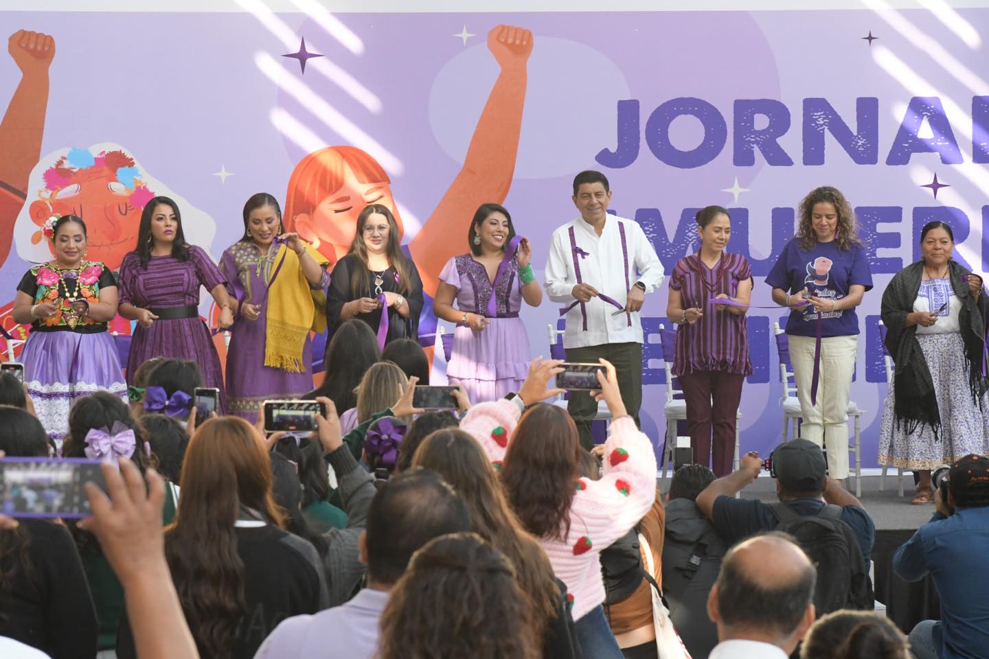 Inaugura Salomón Jara Cruz la jornada Mujeres y Resiliencia