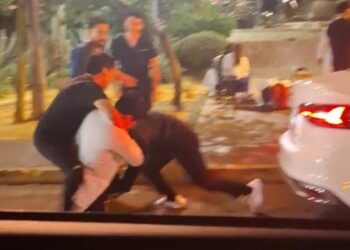 Protagonizan estudiantes de Medicina pelea en la Fuente de las Ocho Regiones