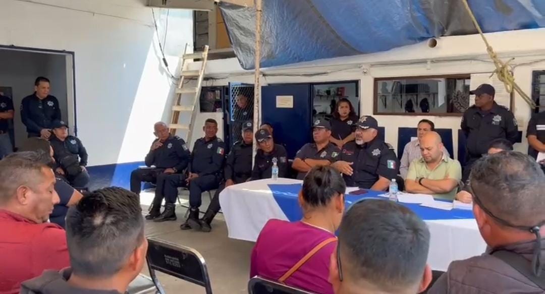 Dialogan elementos de la PABIC con su director sobre mejoras laborales