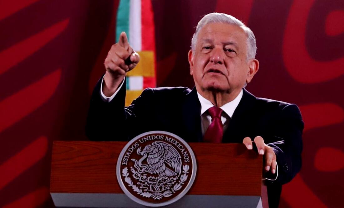 Exhibe WhatsApp que AMLO espió a 456 personas