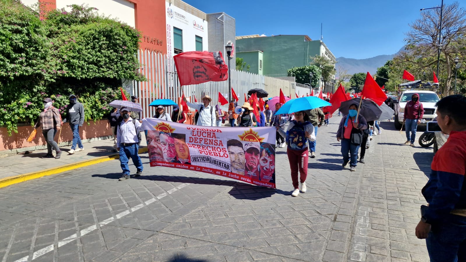 Marcha Sol Rojo en demanda de verdad y libertad por asesinatos en Oaxaca