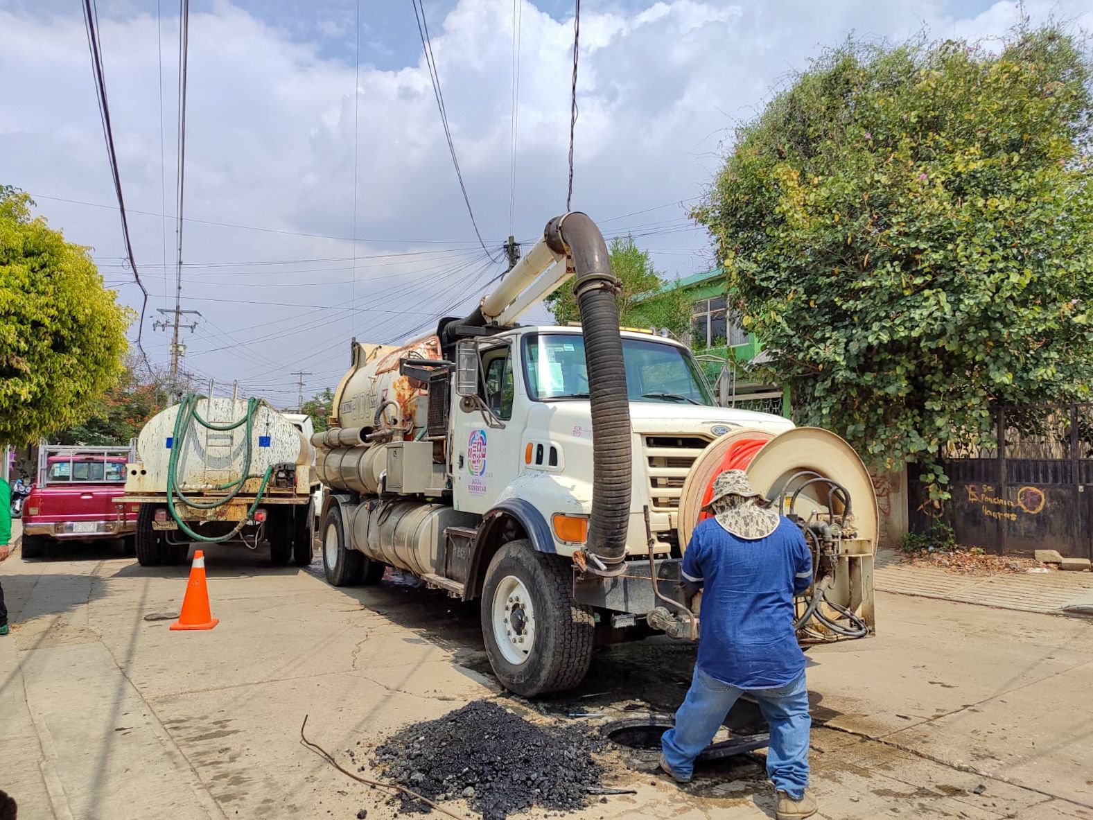 Desazolva Ceabien drenaje sanitario en agencias y colonias de la capital oaxaqueña