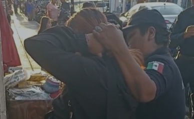 Detienen a presunta ladrona afuera de Coppel Hidalgo en el centro de Oaxaca