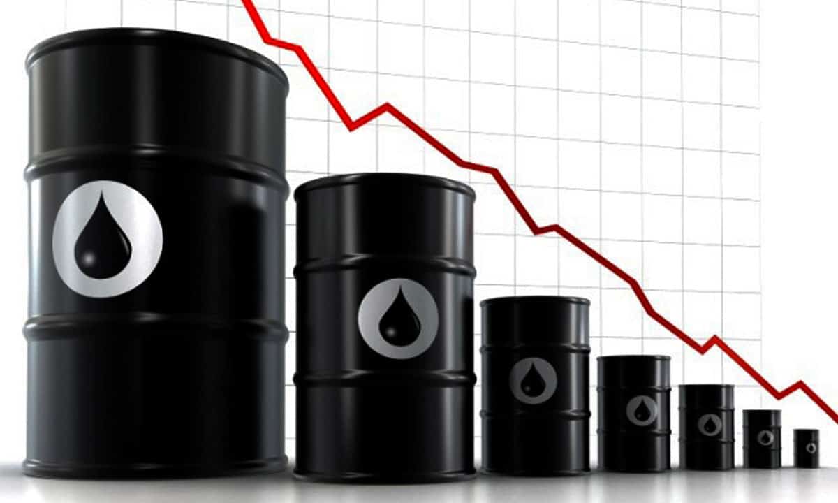 Desploman aranceles de Trump precios del petróleo a mínimos de siete meses