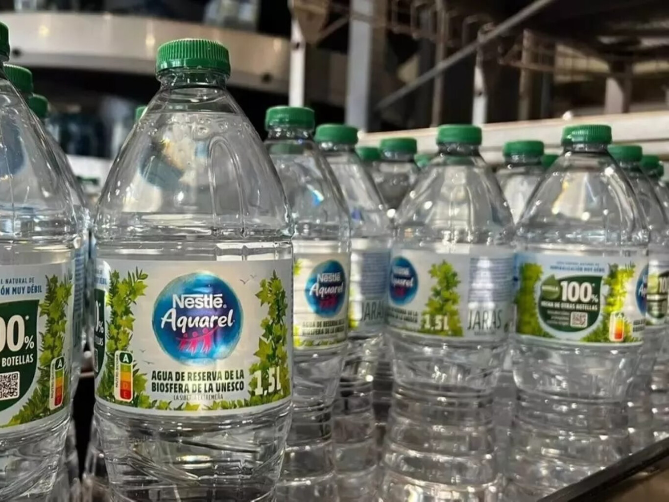 Encubre Francia escándalo de agua mineral de Nestlé, revela Senado
