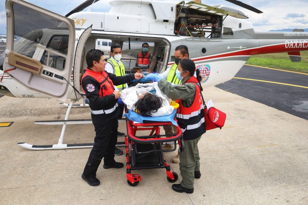 Traslada Gobierno del Estado a mujer embarazada al Hospital Regional de Alta Especialidad de Oaxaca