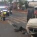 Atiende HCBO derrame de aceite en Santa Rosa Panzacola; conductor huye tras volcadura