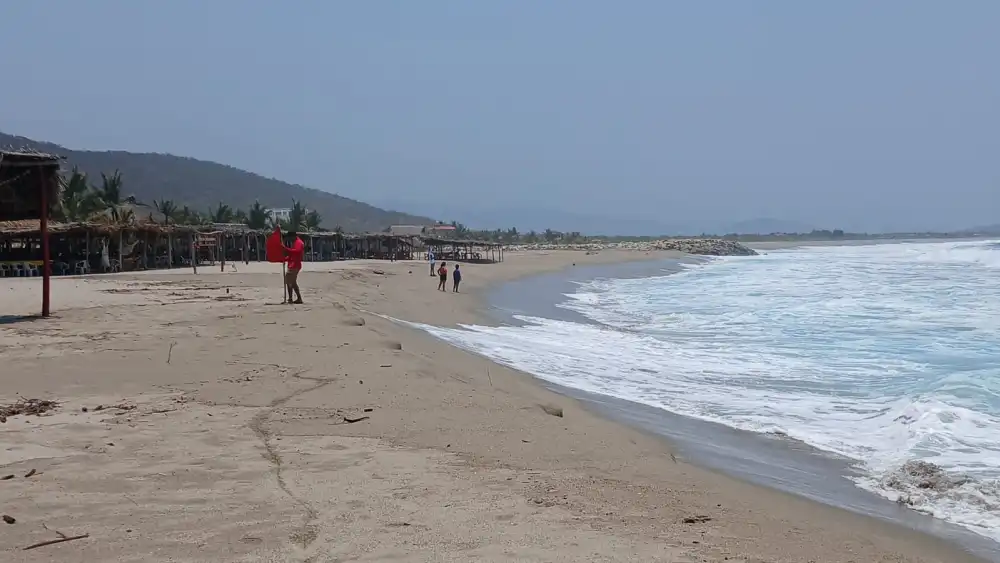 Emite Protección Civil alerta por mar de fondo en la zona costera de Oaxaca