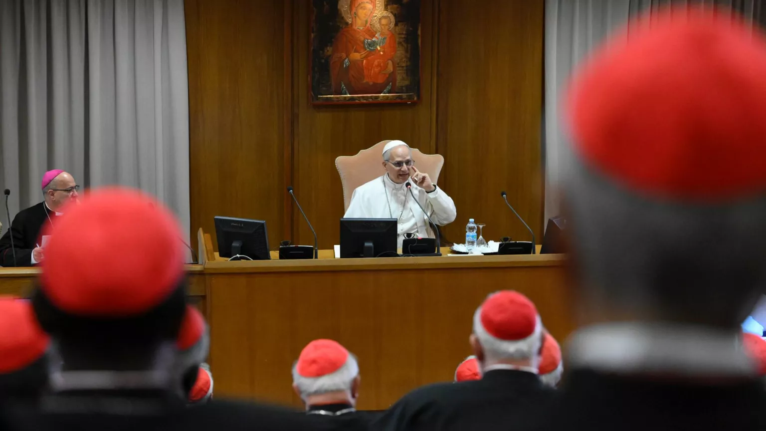 Explica León XIV el origen de su nombre papal en encuentro con cardenales