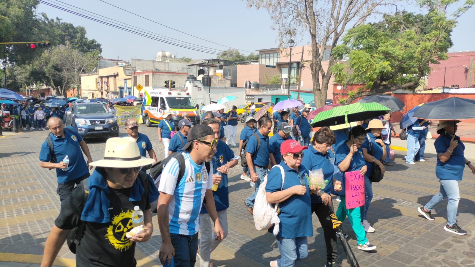 Marchan trabajadores en Oaxaca para conmemorar el Día del Trabajo