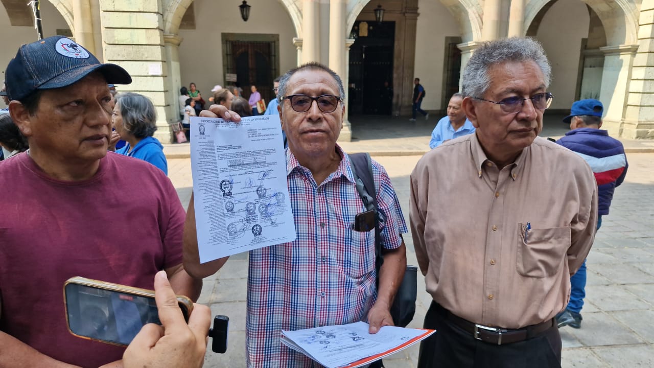 Entregan jubilados de la Sección 22 base de datos para bono anual 2025