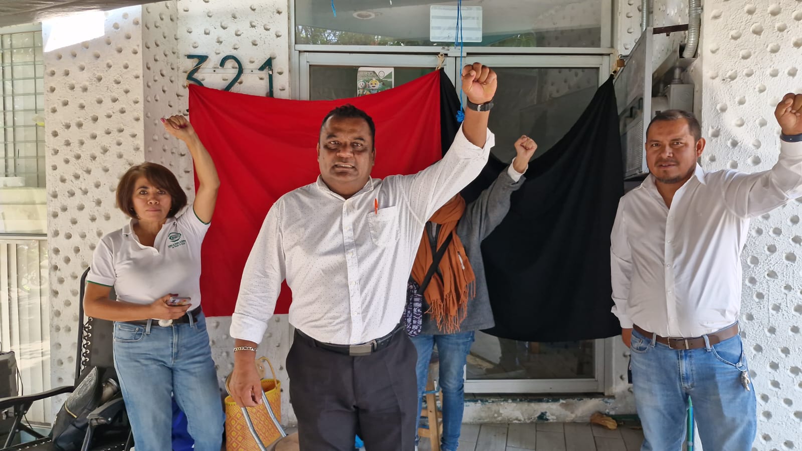 Afectan maestros del IEBO a 13 mil estudiantes con huelga en 199 municipios