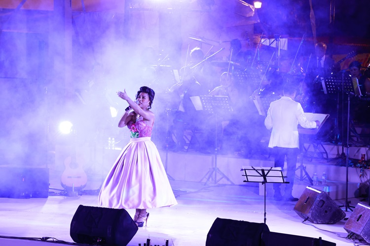 Deleita “Serenata para las madres” a más de mil personas en la Plaza de la Danza