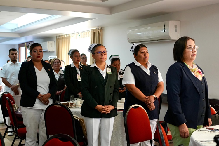 Reconoce SSO a profesionales de enfermería por su labor humanista y científica