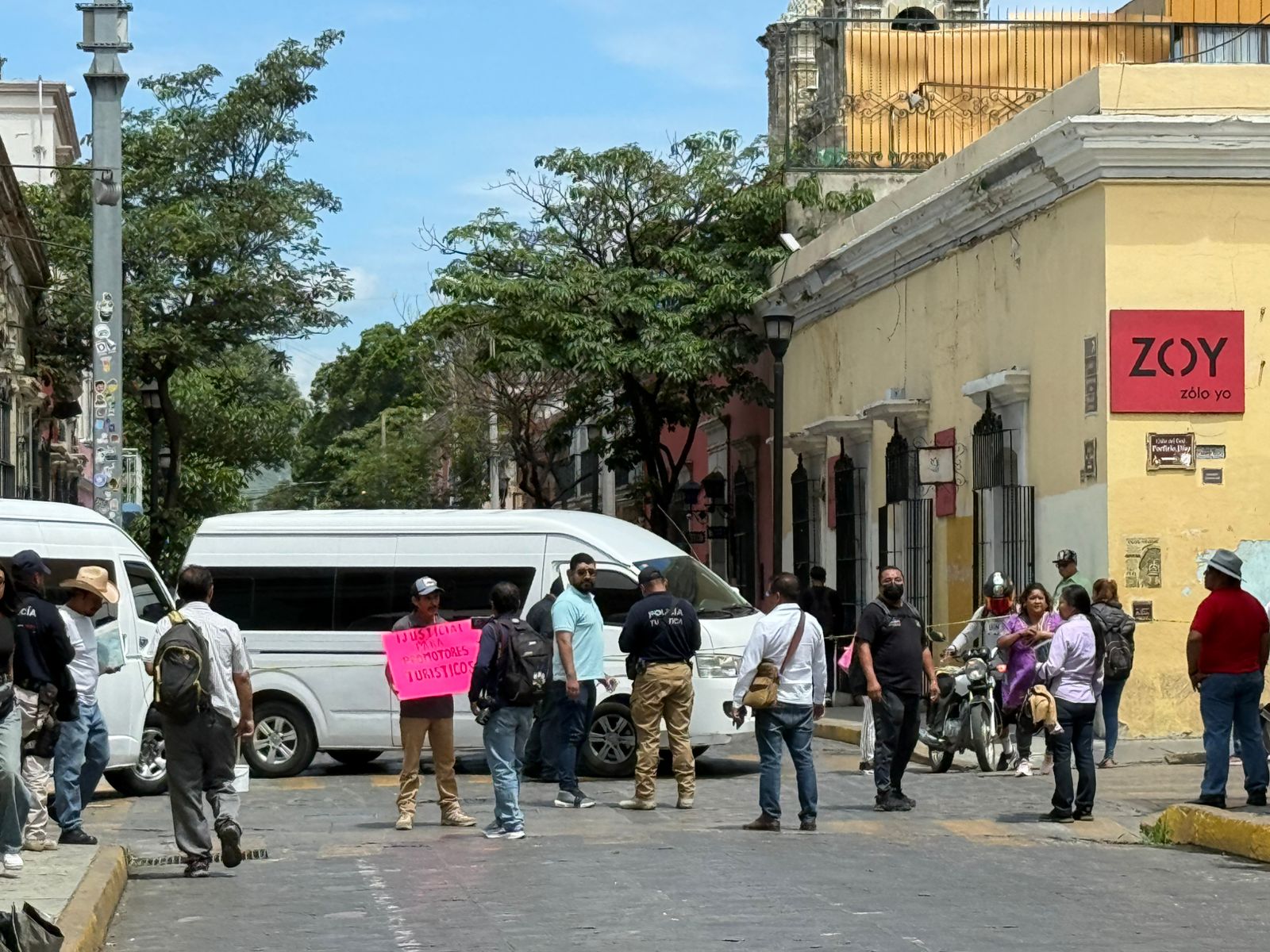 Denuncian promotores turísticos agresiones y extorsión en Oaxaca de Juárez
