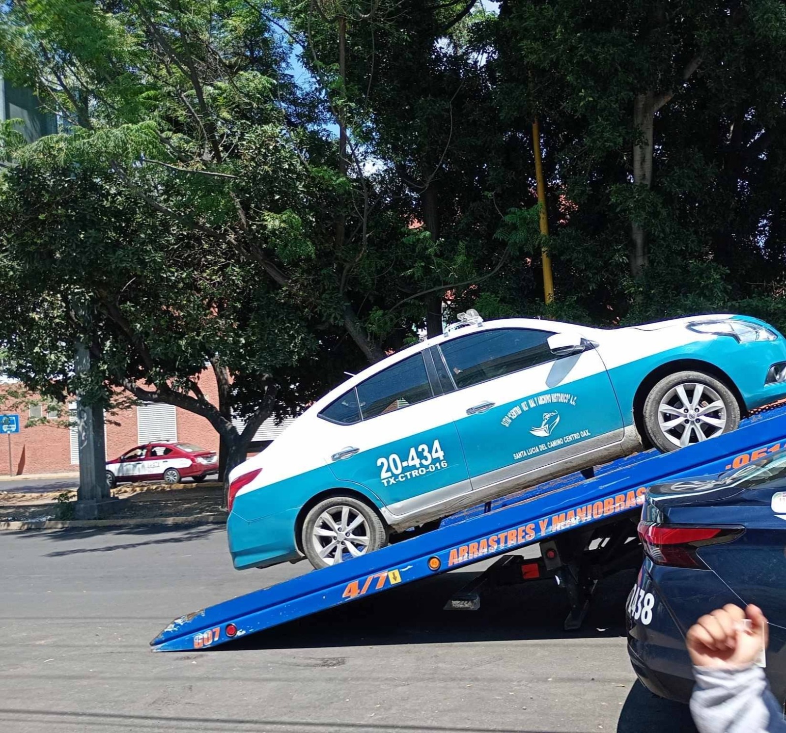 Inicia Semovi procedimiento administrativo por taxi que operaba con reporte de robo