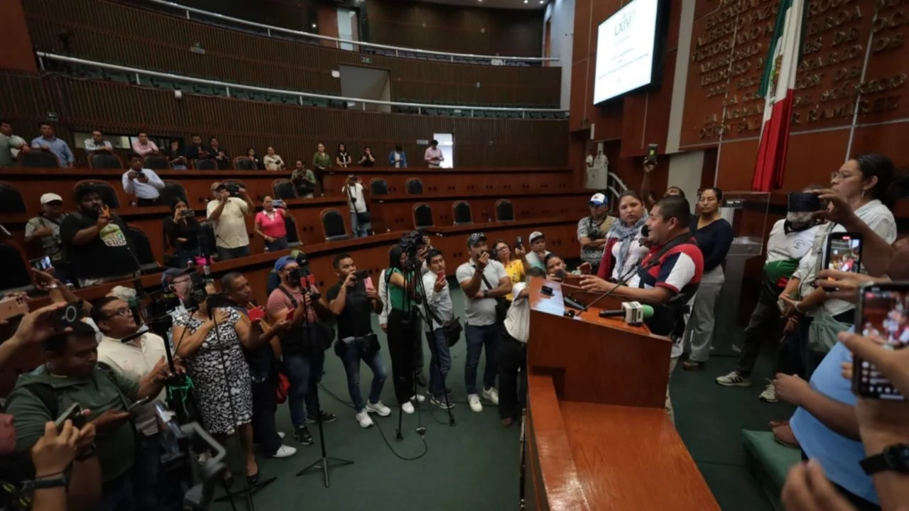 Amenaza Diputado a Fotoperiodista; Protestan en Congreso de Guerrero