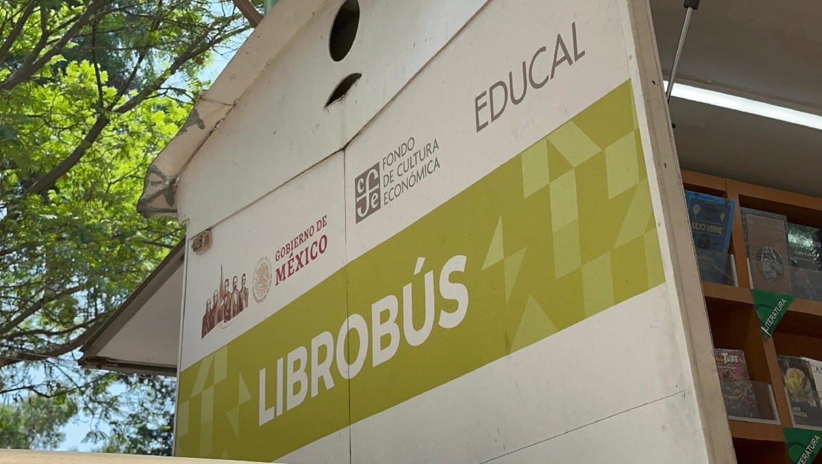 Impulsa Fondo de Cultura Económica la lectura con nuevo Librobús Soberanía