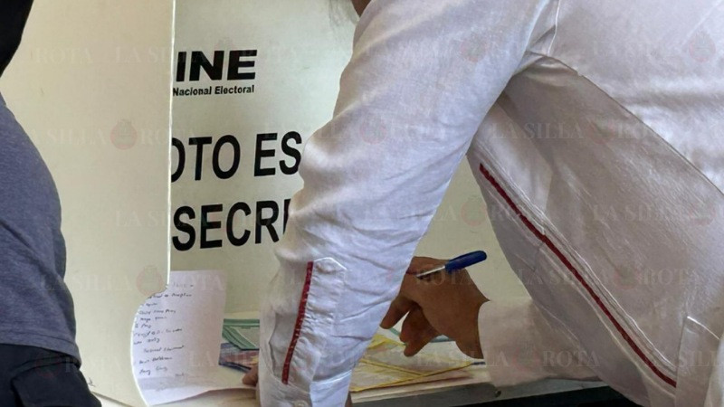 Usa AMLO “acordeón” legal en casilla de Palenque, confirma INE