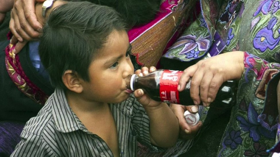 Oaxaqueños consumen hasta 300 litros de refresco al año