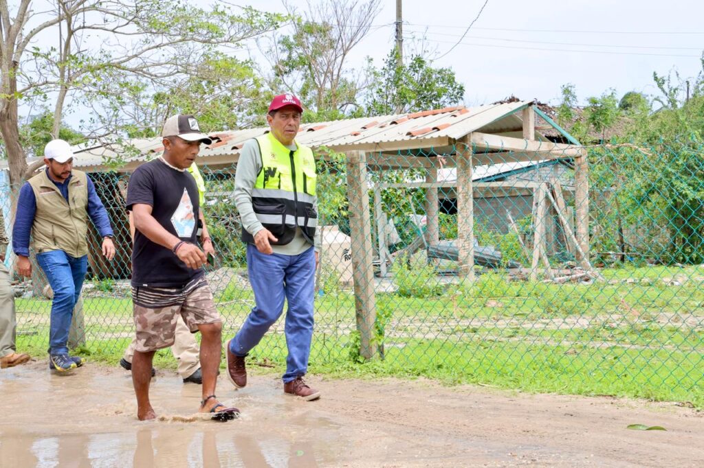 Instruye Gobernador Salomón Jara al DIF distribución de víveres y agua potable a damnificados por “Erick”