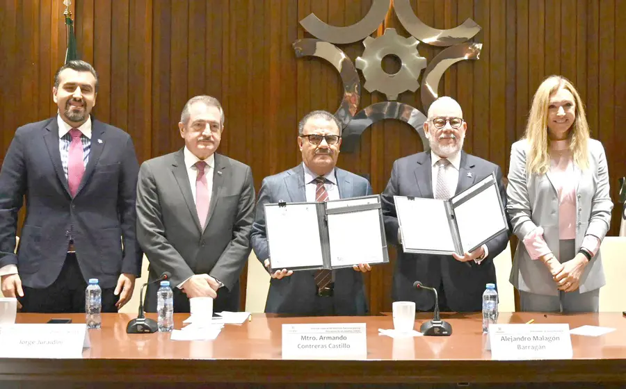 Firman INEA y empresarios convenio para erradicar analfabetismo