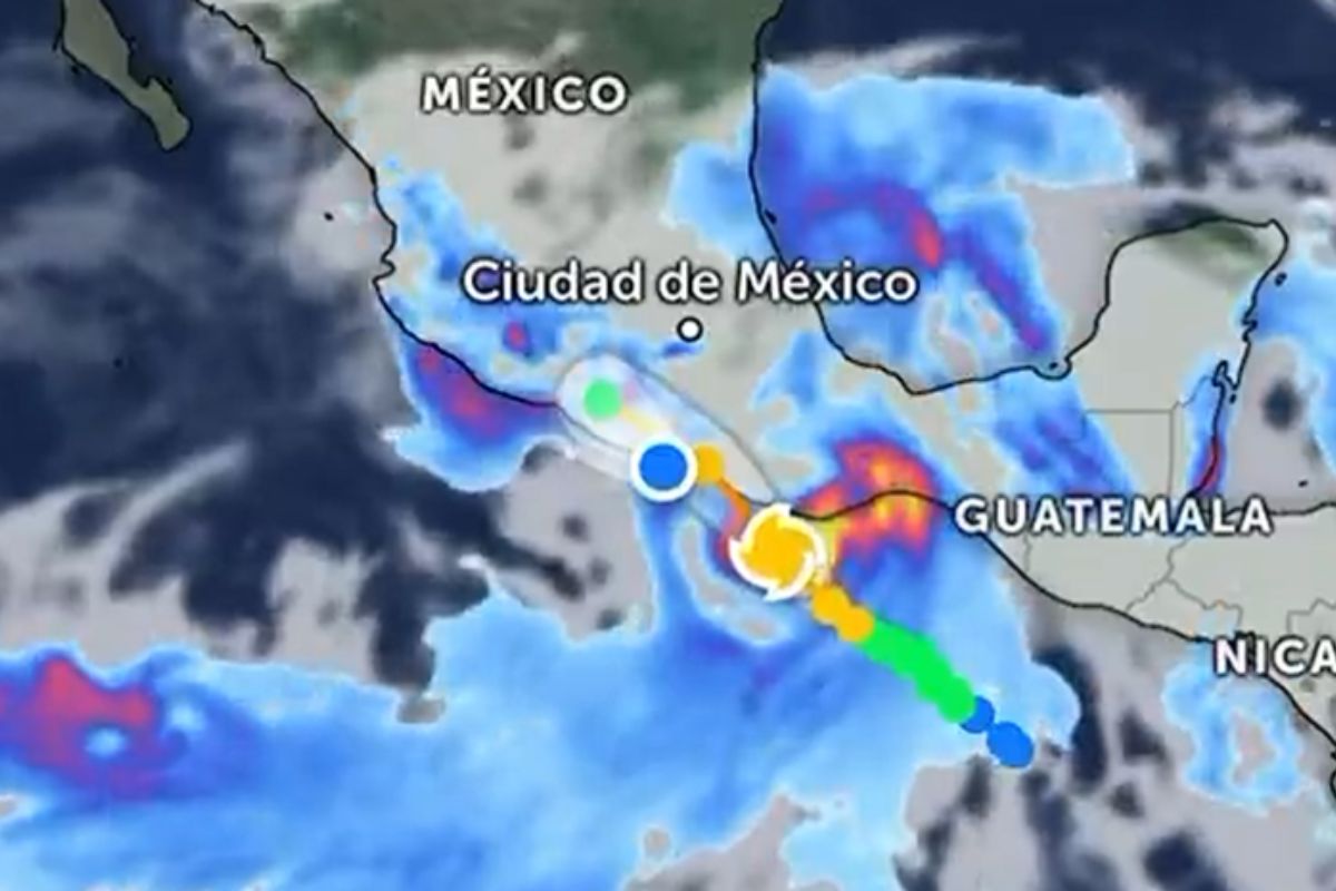 Intensifica Erick su fuerza como huracán categoría 1 en costas de Oaxaca