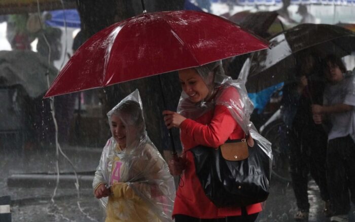 Suspensión de clases por lluvias se realiza con base en recomendaciones técnicas de Protección Civil Estatal y Municipal: IEEPO