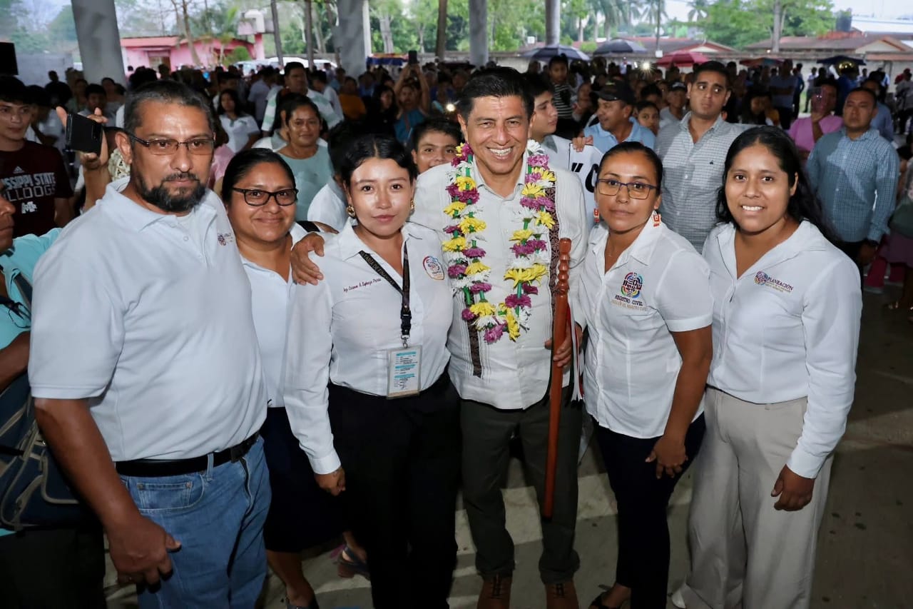 Atiende Gobierno de Oaxaca infraestructura educativa de San Juan Cotzocón