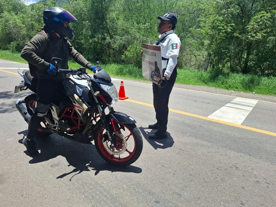 Intensifica Policía Vial Estatal concientización para prevenir accidentes en la carretera Oaxaca-Ixtlán