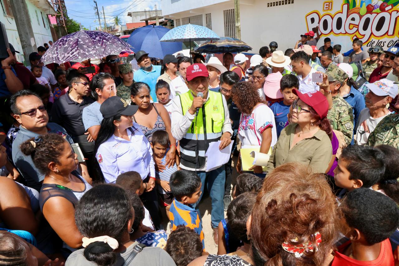 Con trabajo coordinado, Gobierno de Oaxaca y Federación atienden a damnificados por el huracán «Erick»