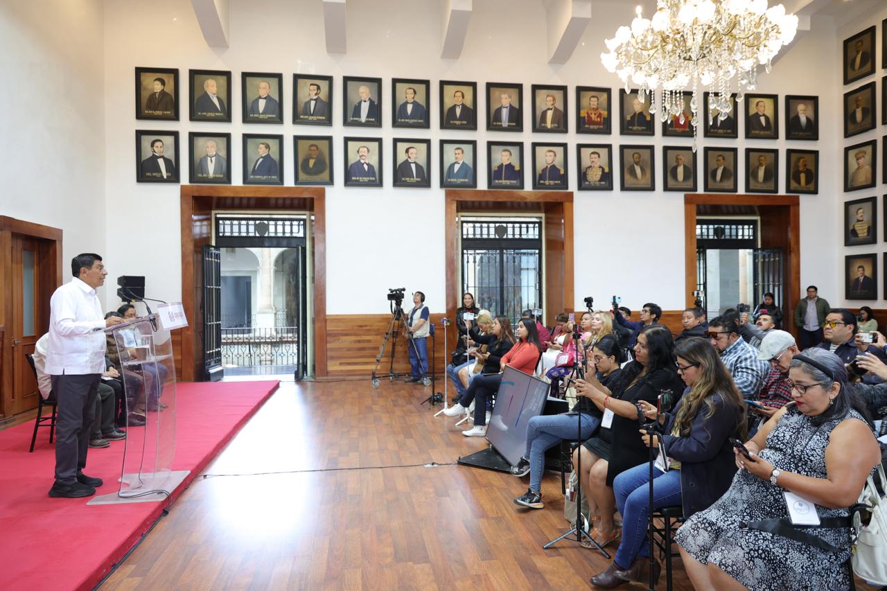 Despliegan a gabinete para labores de limpieza y entrega de ayuda en la Costa