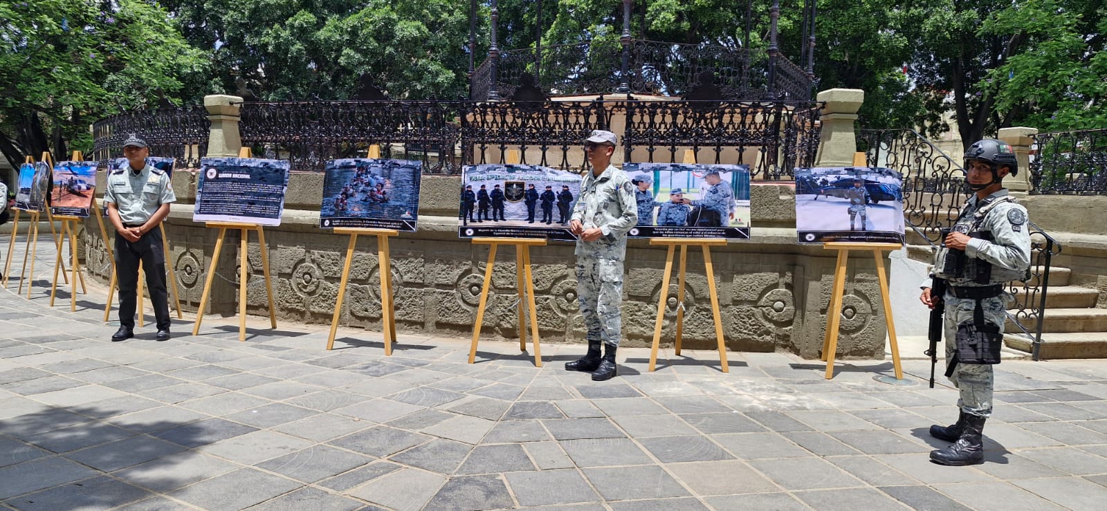Monta Guardia Nacional exposición fotográfica en Zócalo de Oaxaca
