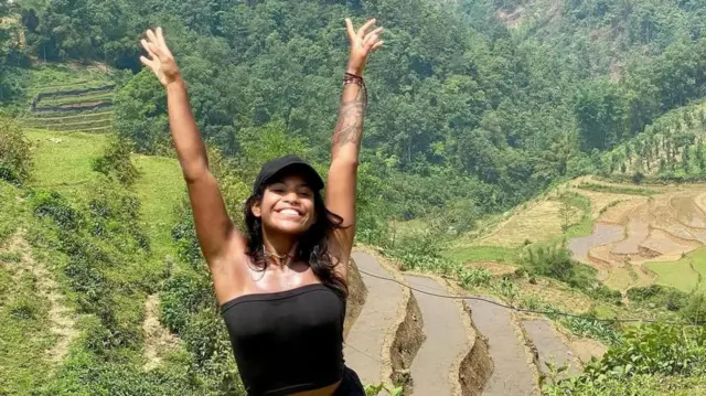 Fallece turista brasileña tras caer en volcán activo en Indonesia