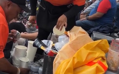 Captan a vendedores diluyendo cerveza con agua sucia durante el NASCAR México 2025