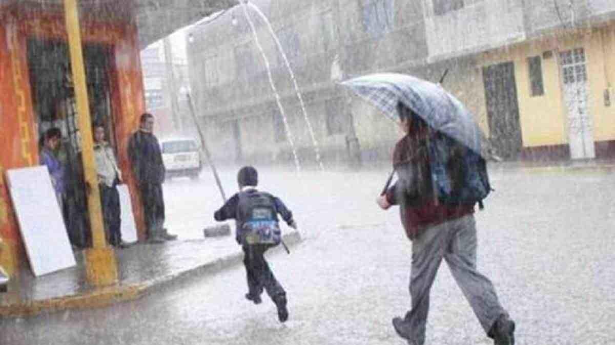 Suspenden clases en Santa María Huatulco por fuertes lluvias