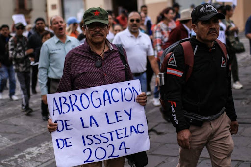 CNTE continúa protesta y negocia abrogación de Ley del ISSSTE
