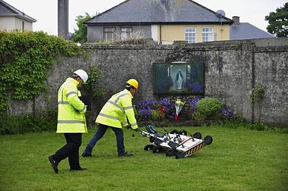 Inician autoridades irlandesas excavación de fosa común con 800 bebés en Tuam