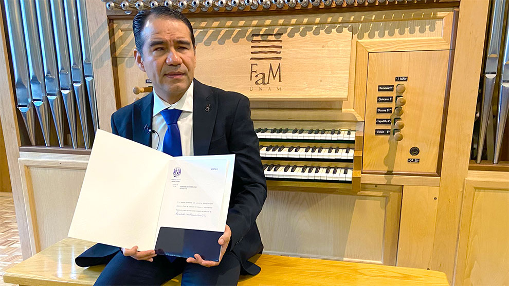 Egresa Carlos Jacinto como primer organista ciego de la UNAM