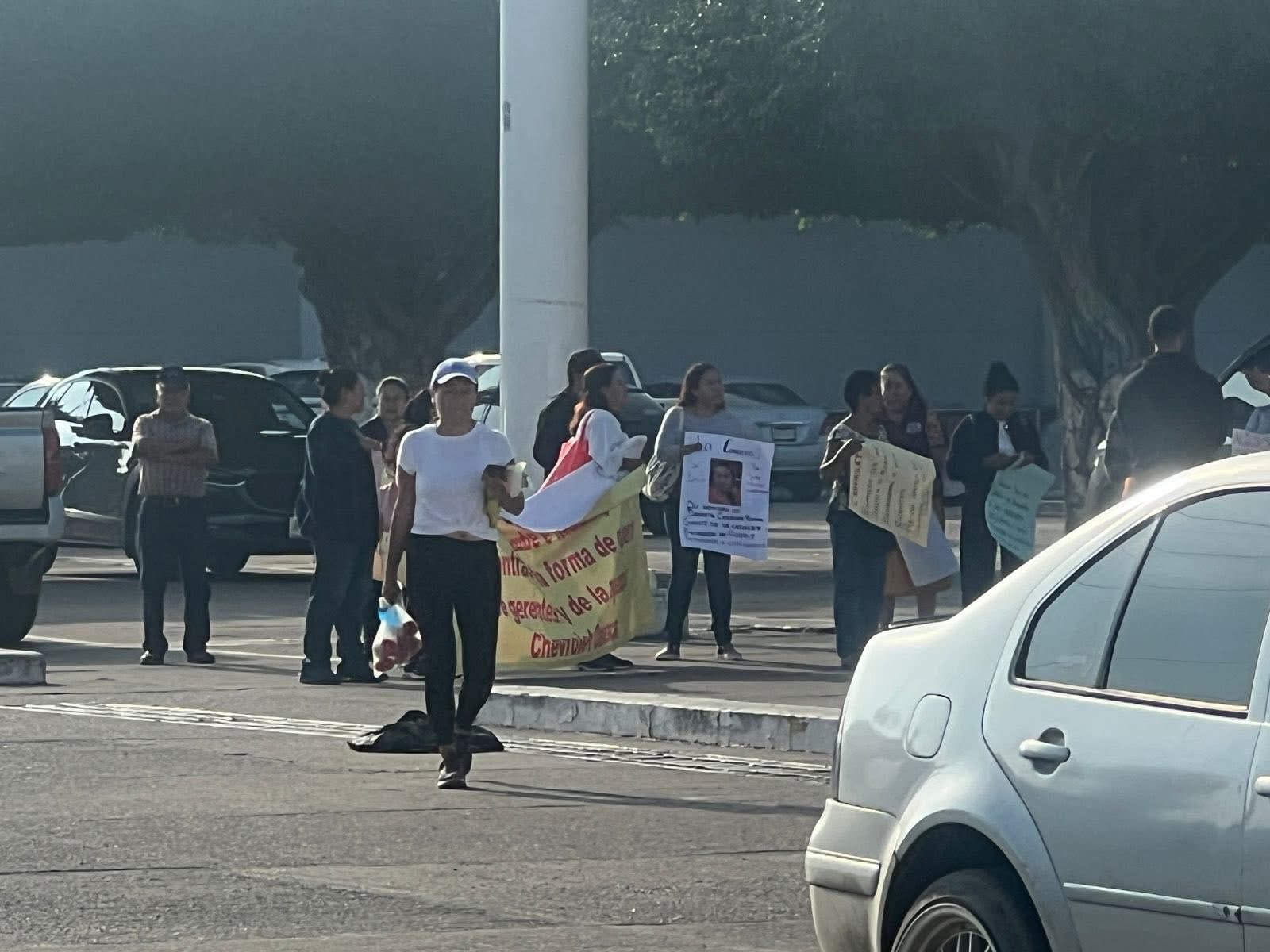 Toman agencia Chevrolet; señalan irregularidades en los procesos de compraventa