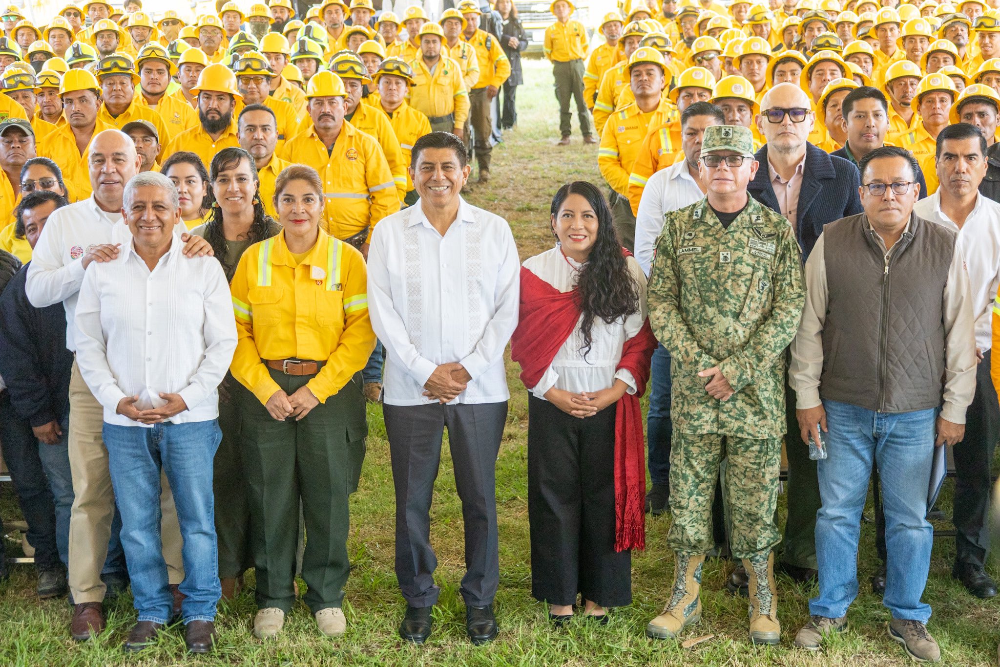 Reconoce Gobernador de Oaxaca valentía y servicio de combatientes forestales