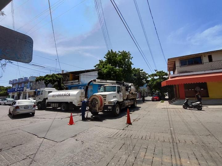 Da Ceabien mantenimiento profundo a red de drenaje sanitario en San Pedro Mixtepec