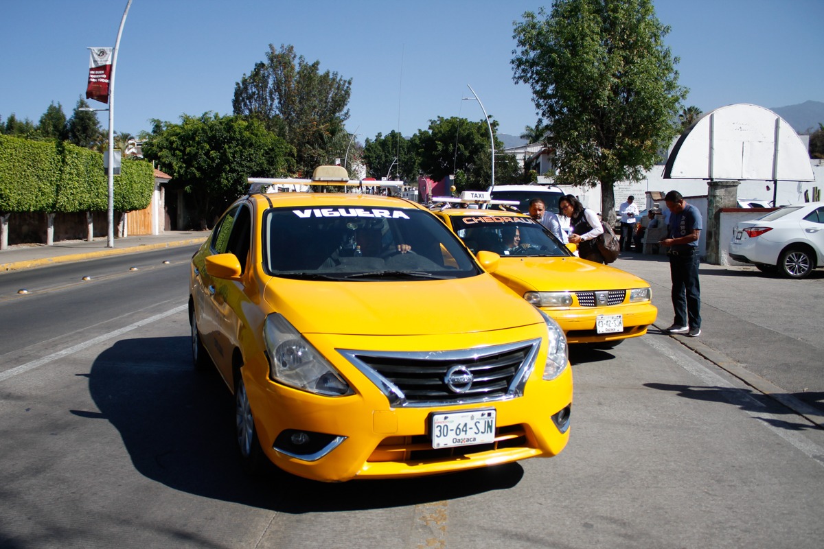 Se sancionarán abusos de taxistas que excedan tarifas en Oaxaca: Semovi