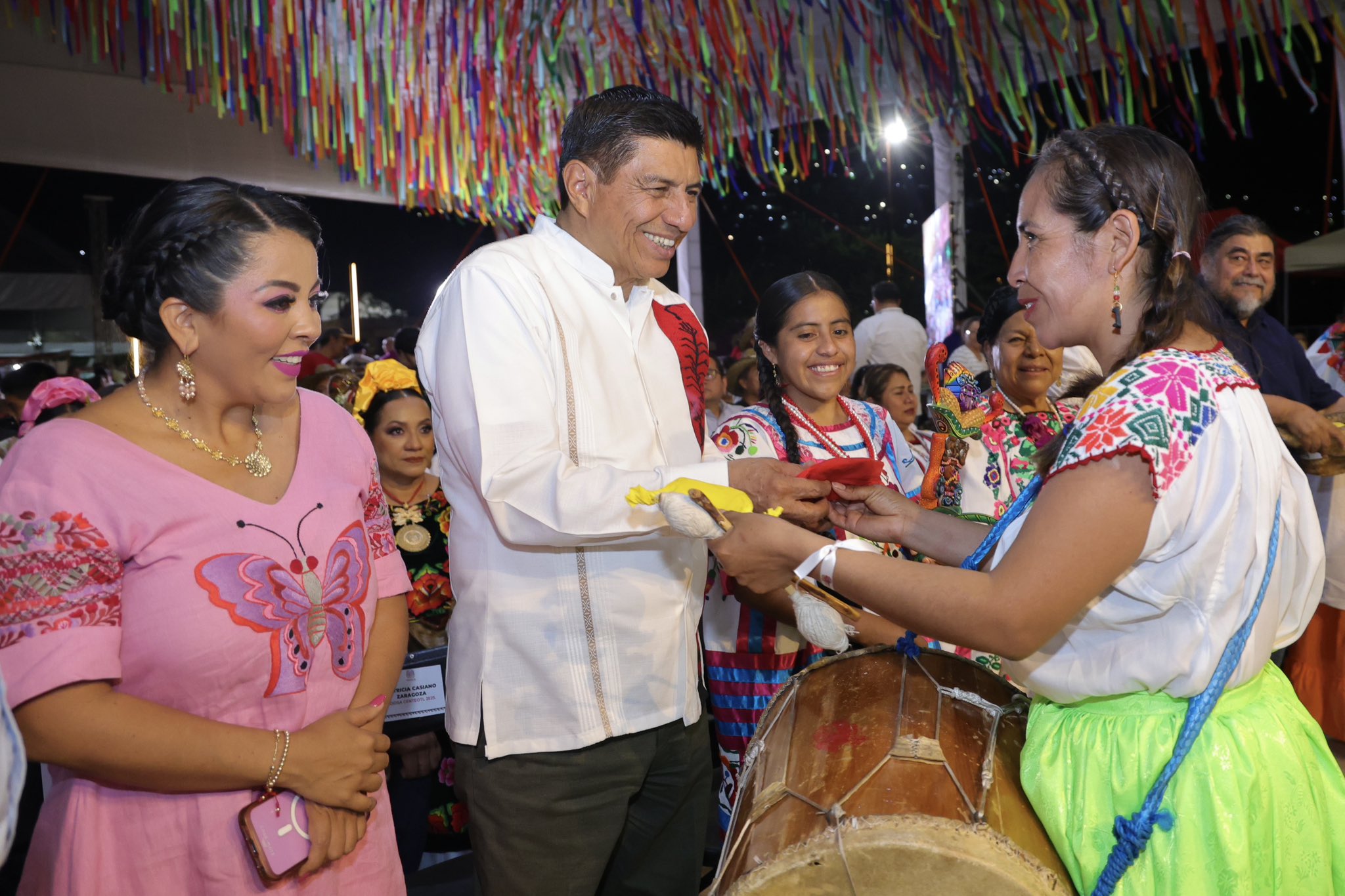Inaugura Salomón Jara Feria del Mezcal en el CCCO