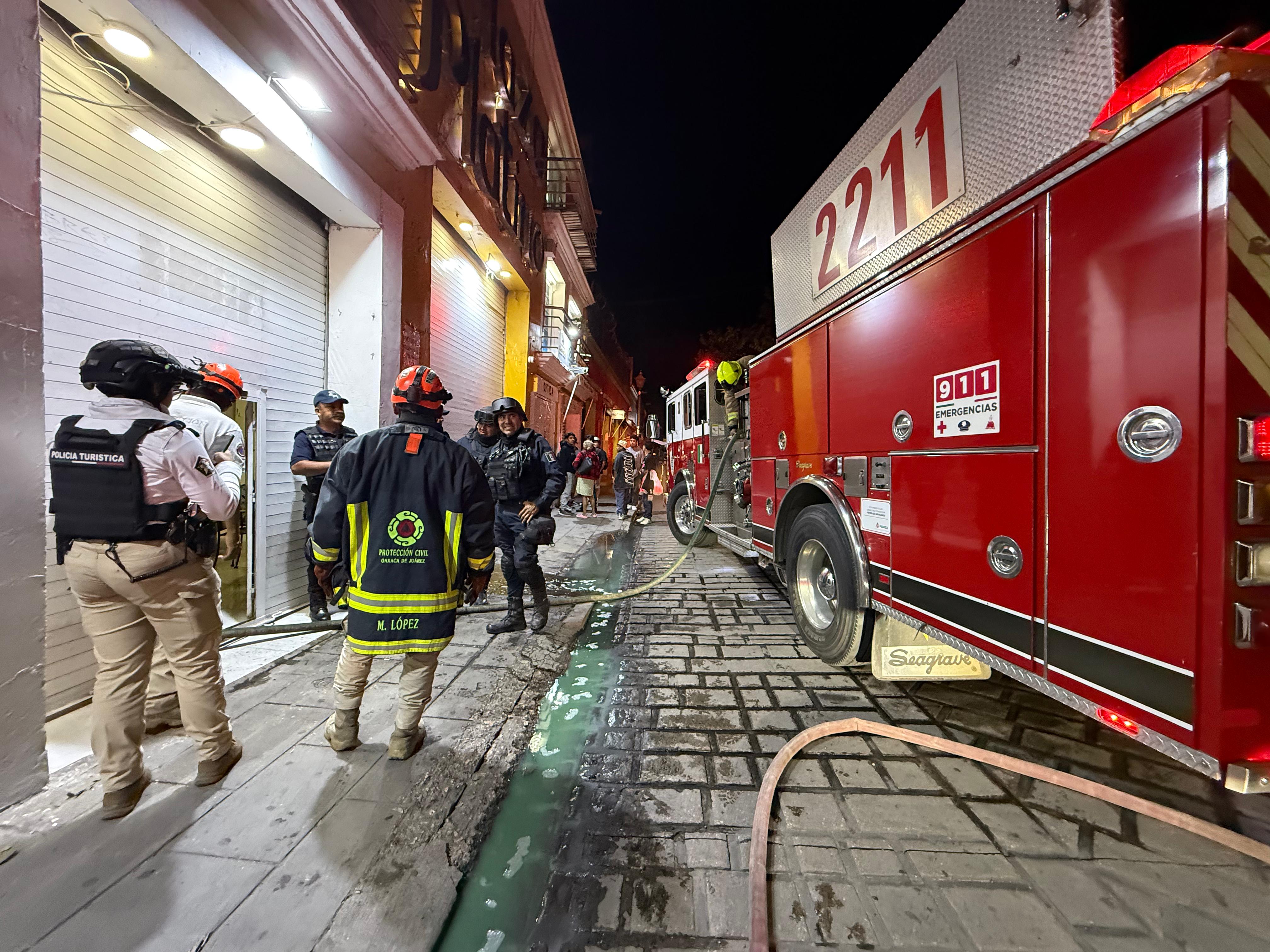 Sofoca HCBO incendio en taller de serigrafía en Plaza Platino