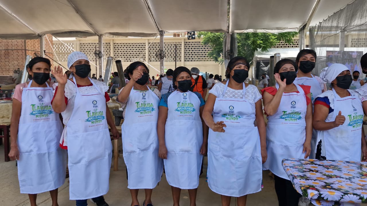 Prepara Oaxaca la tlayuda más grande del mundo para récord Guinness