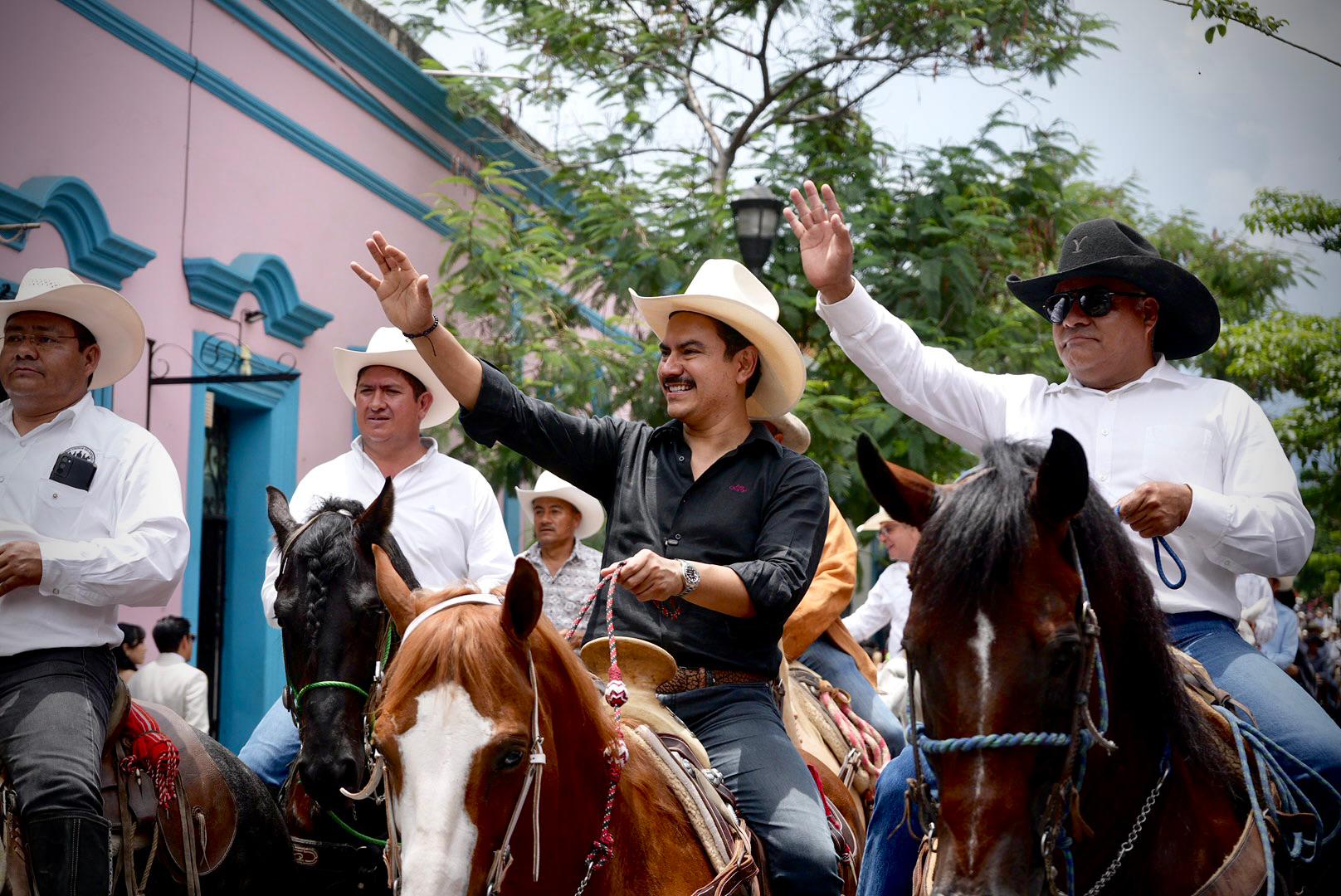 Oaxaca de Juárez participó en la 8ª Cabalgata Ranchos Unidos en el marco de la Guelaguetza 2025