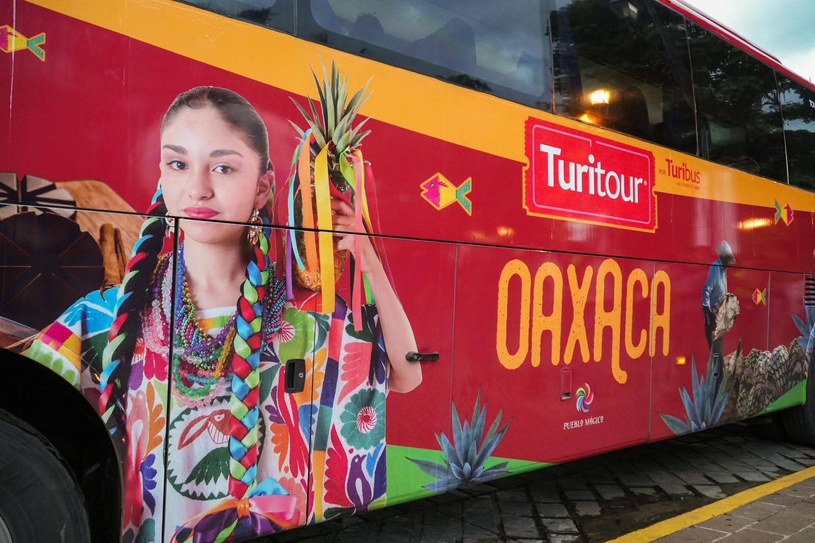 Arriba primer viaje del Turitour Oaxaca a la capital del estado