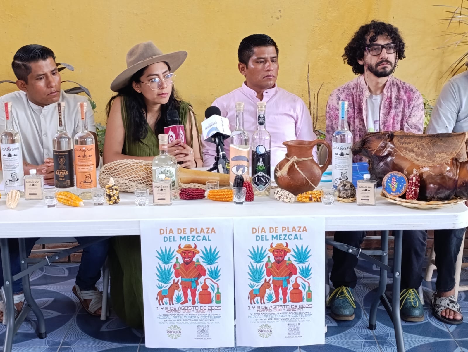 Invitan mezcaleros al Día de Plaza del Mezcal