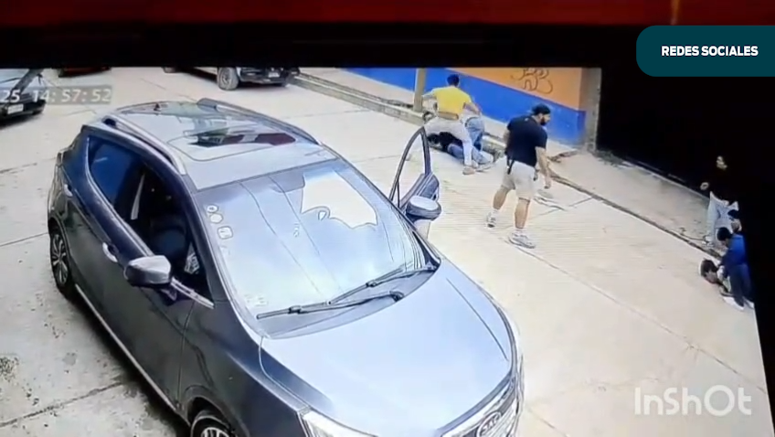 Difunden video donde ex regidor de Juxtlahuaca golpea a joven; familiares exigen justicia